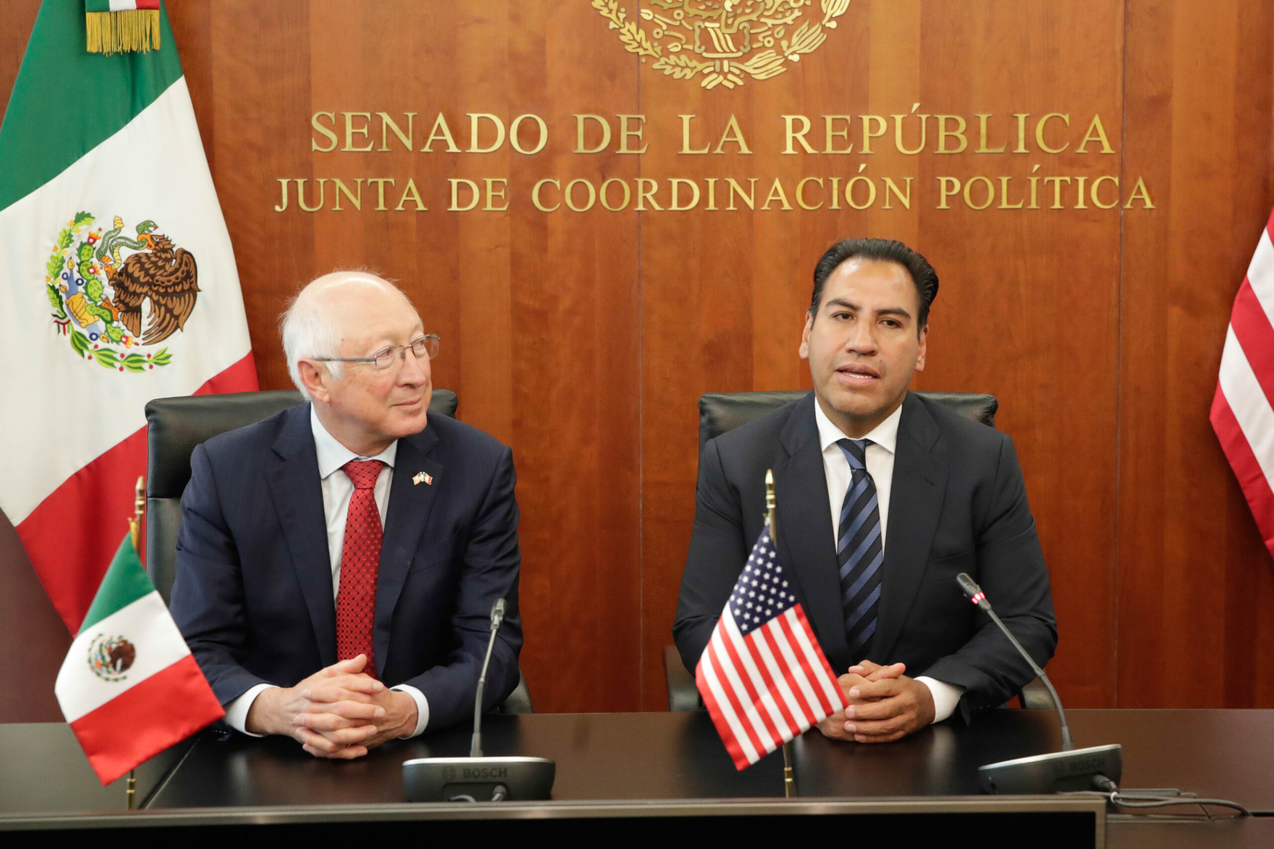 Eduardo Ramírez y Ken Salazar acuerdan mejorar lazos de cooperación entre México y Estados Unidos