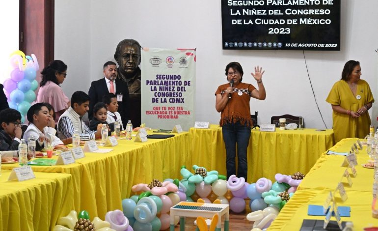 Martha Ávila asiste al Segundo Parlamento de la Niñez del Congreso CDMX