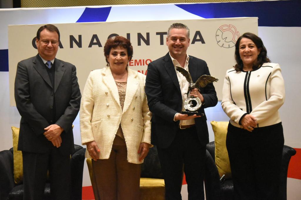 Realizan la 7ª entrega del “Premio Águila CANACINTRA al Mérito Legislativo