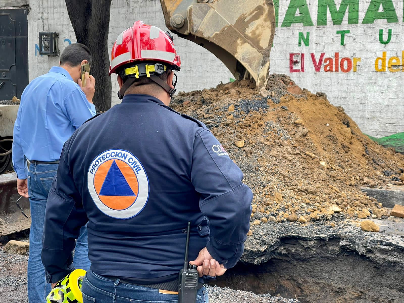 ¡Tome sus precauciones!, cierre de Avenida San Rafael Atlixco por reparación de colector en Tláhuac