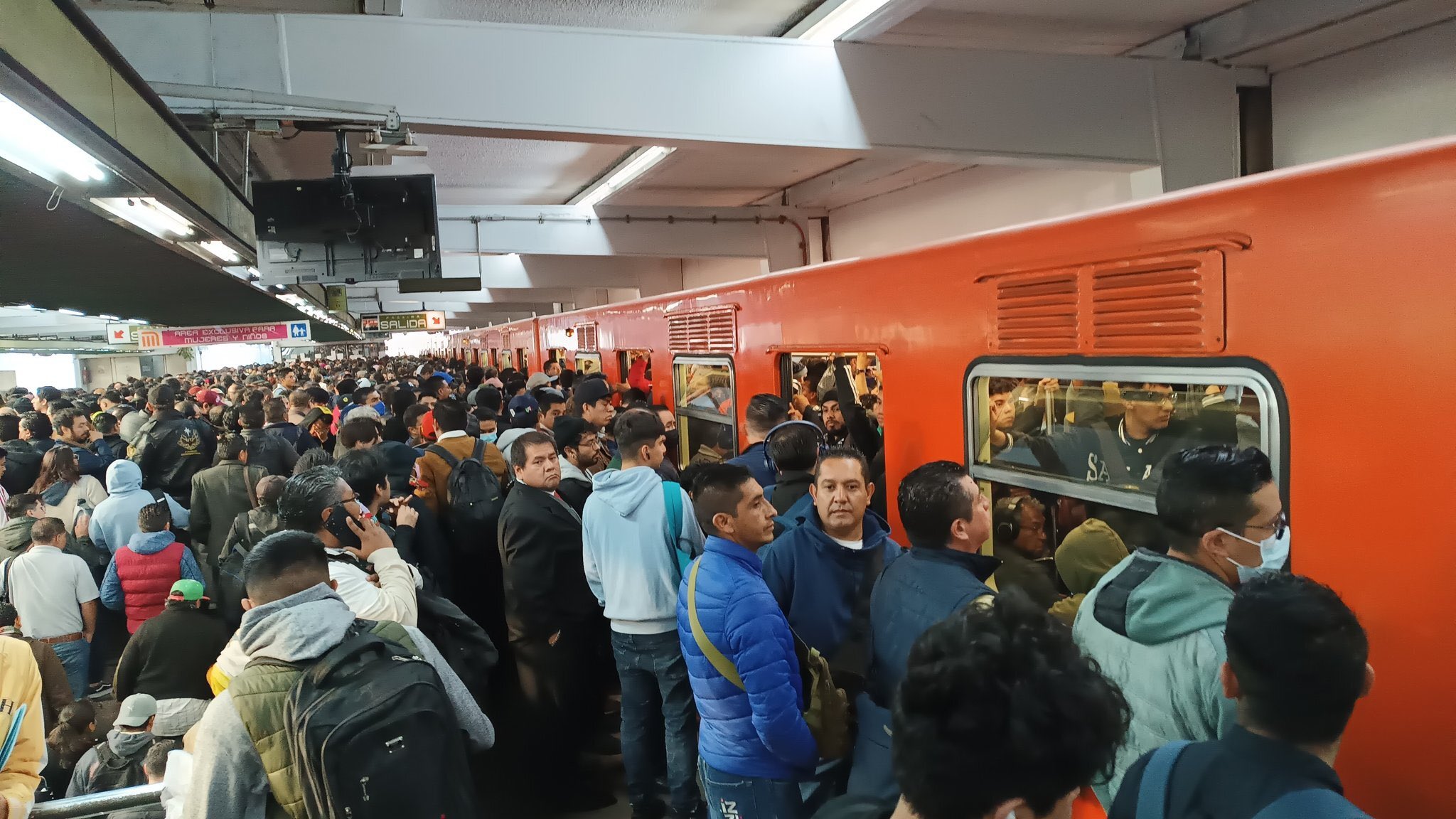 Urge intensificar quejas por mal servicio del Metro: Panistas